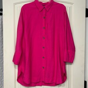 Pink button down tunic w/ buttons in the back. Like new. Only worn once/twice